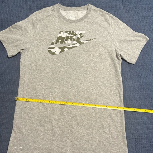 Nike Dri Fit Swoosh Logo Tee T Shirt Mens Size L Gray Short Sleeve Camo Logo - Picture 8 of 8